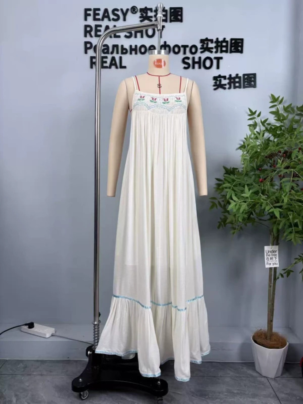 ZARA Ladies Summer Simple Floral Embroidery Spaghetti Strap Dress